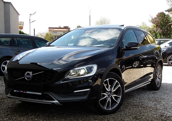 Volvo V60 Cross Country cena 62800 przebieg: 241000, rok produkcji 2015 z Rzeszów małe 631